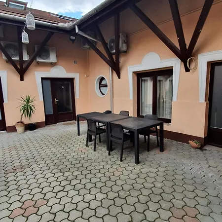 Star 4 * Komárom